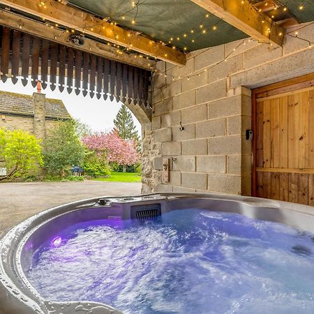 Central Malham Wellbeing Escape Hot Tub & Studio Екстер'єр фото