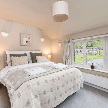 Central Malham Wellbeing Escape Hot Tub & Studio Екстер'єр фото