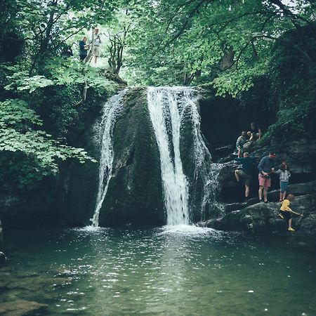 Central Malham Wellbeing Escape Hot Tub & Studio Екстер'єр фото