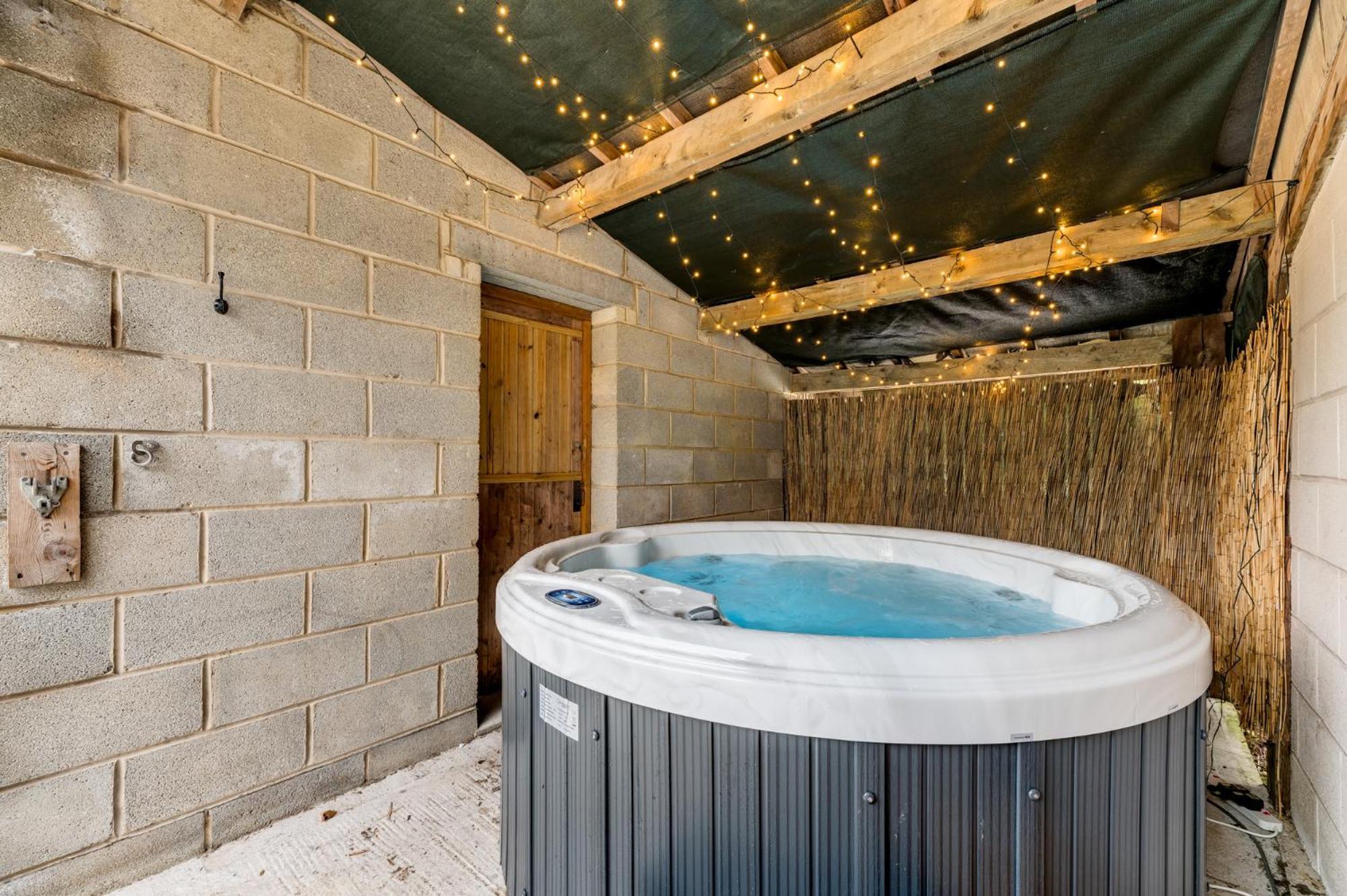 Central Malham Wellbeing Escape Hot Tub & Studio Екстер'єр фото