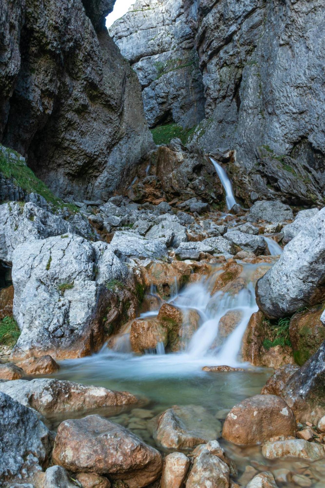 Central Malham Wellbeing Escape Hot Tub & Studio Екстер'єр фото
